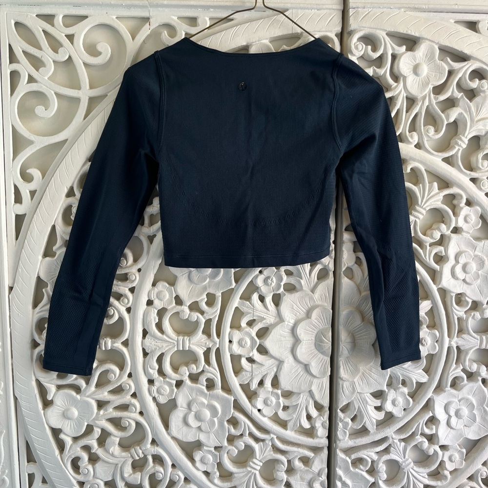 Lululemon Navy Long Sleeve Crop Top Mesh Detail Athletic Training Top Small - Picture 2 of 4